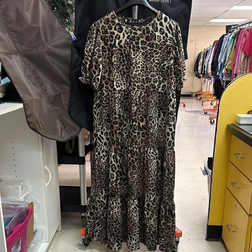 Chic Leopard Print Maxi Dress